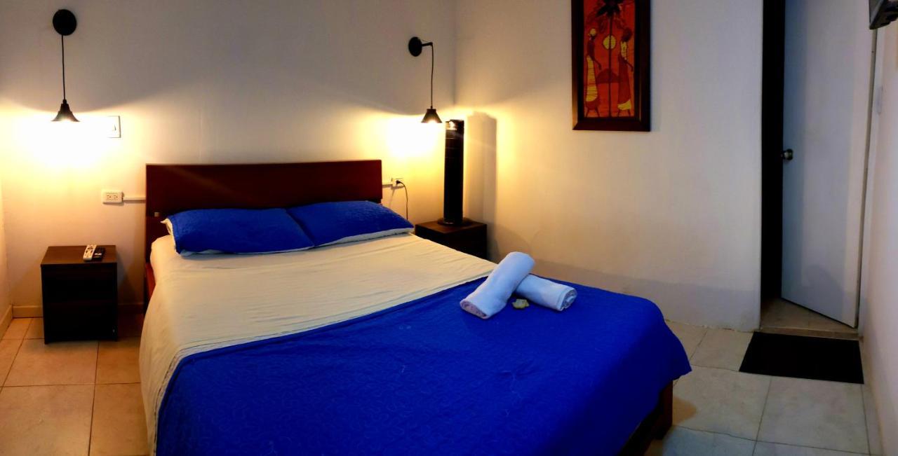 Tiger Hostel Medellín Buitenkant foto