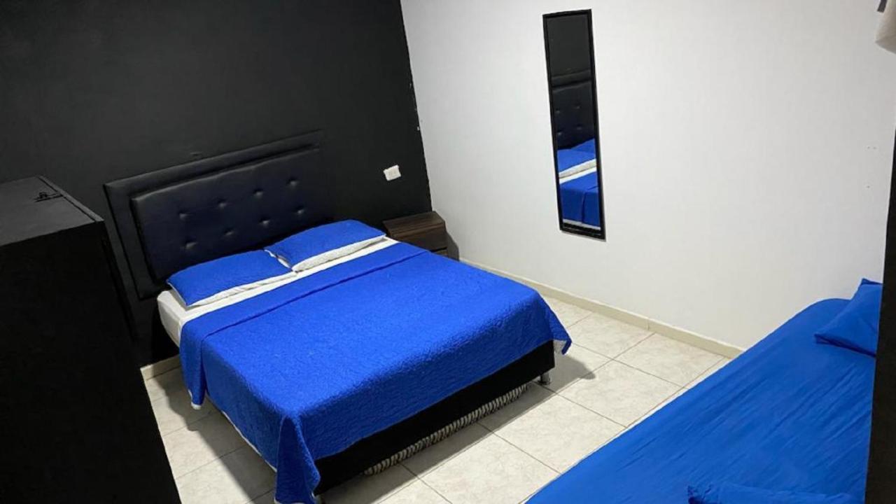 Tiger Hostel Medellín Buitenkant foto