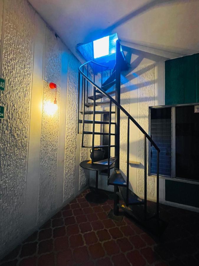 Tiger Hostel Medellín Buitenkant foto