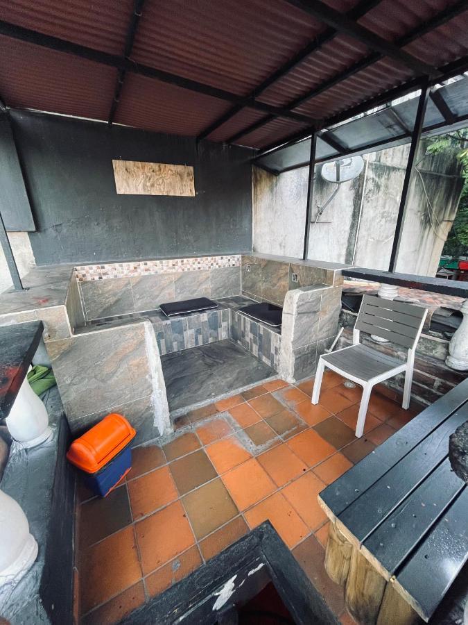 Tiger Hostel Medellín Buitenkant foto